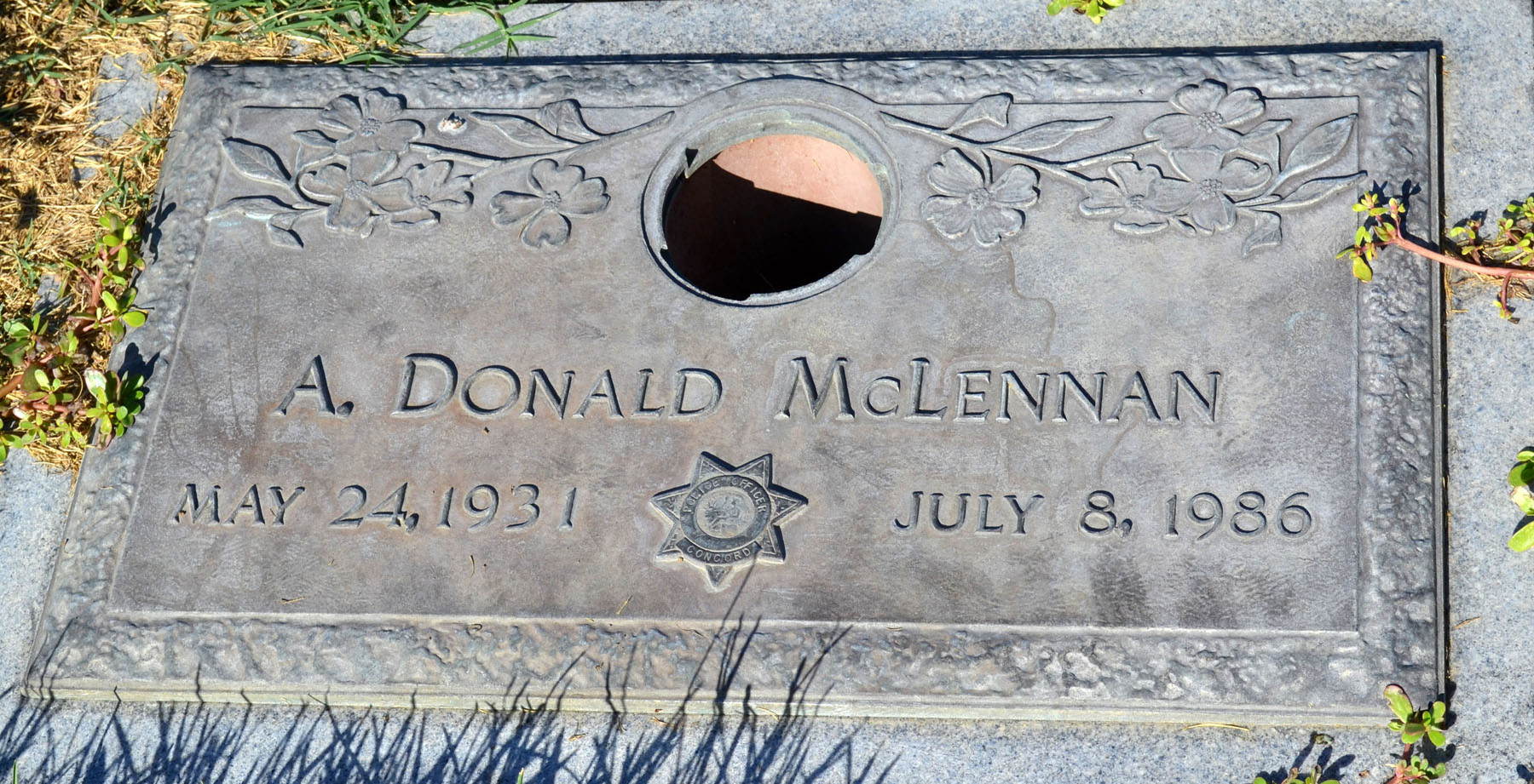 Photo of headstones/A Donald McLennan 1931-1986 hdstn Concord Memory Gdns